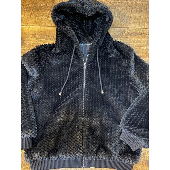 LIKE NEW Womens Talk of the Walk Faux Fur Black Soft Zip Up Coat Size Small - Picture 10 of 12